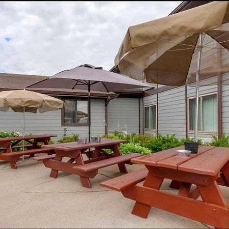 Econo Lodge Tomah Exterior foto