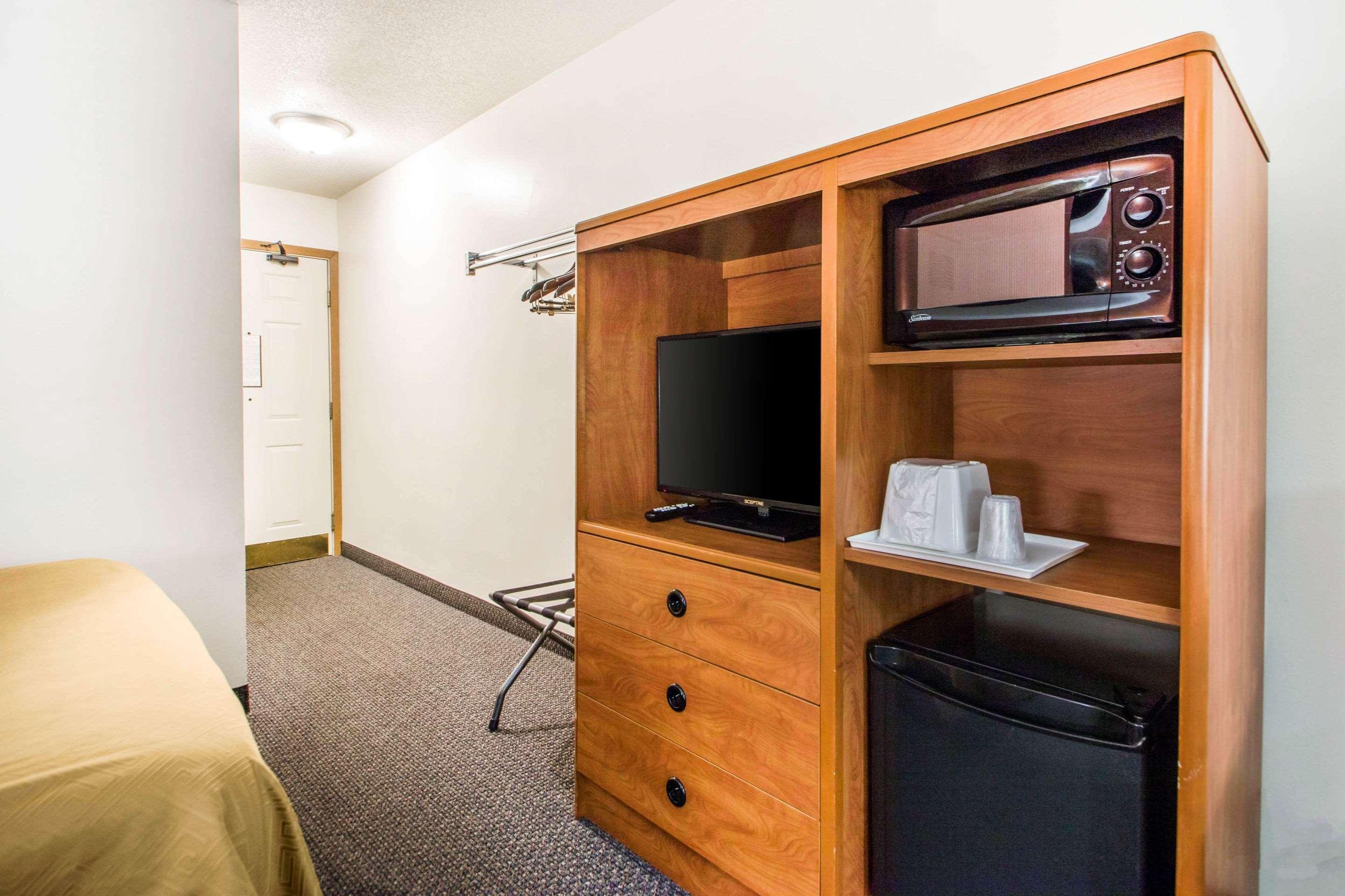 Econo Lodge Tomah Exterior foto